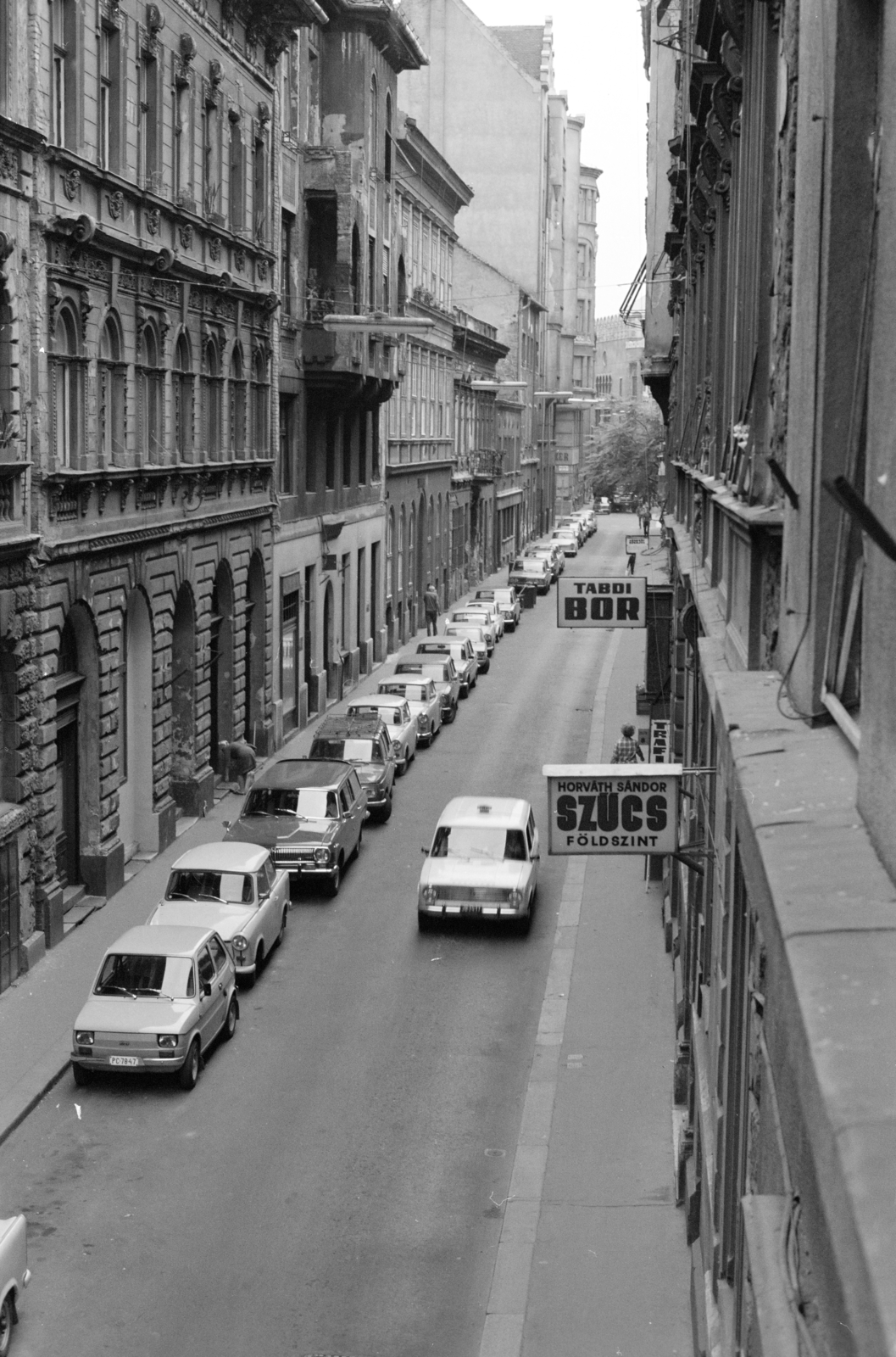 Magyarország, Budapest VII., Kazinczy utca, kilátás az 5-ös számú házból a Wesselényi utca irányába., 1976, Schermann Ákos, Schermann Ákos, rendszám, Budapest, Fortepan #273117