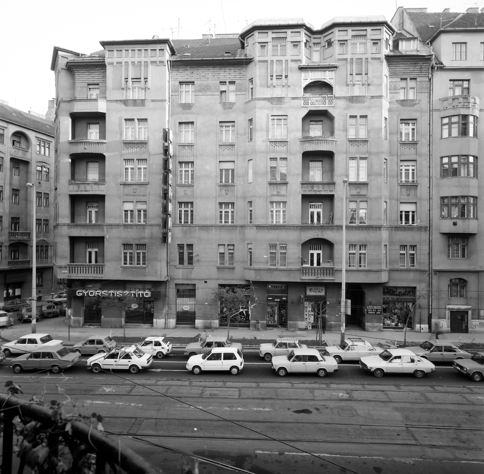 Hungary, Budapest II., Margit (Mártírok útja) körút szemben a 62. számú épület, balra a Jurányi utca., 1989, Schermann Ákos, Budapest, Fortepan #273125
