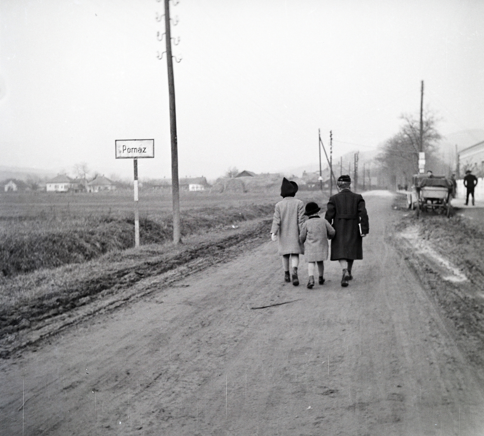 1940, Ladinek Viktor, back, board, walk, dirt road, Fortepan #273163