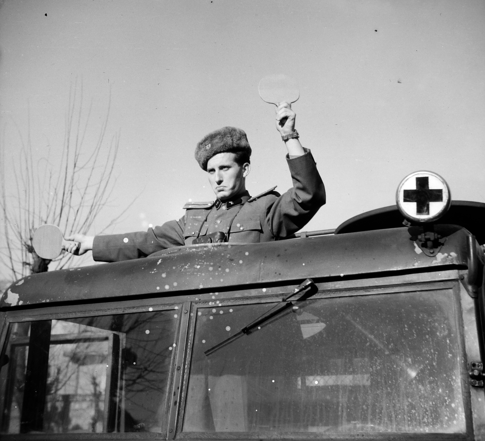 1955, Ladinek Viktor, ambulance, Hungarian soldier, humour, Fortepan #273167