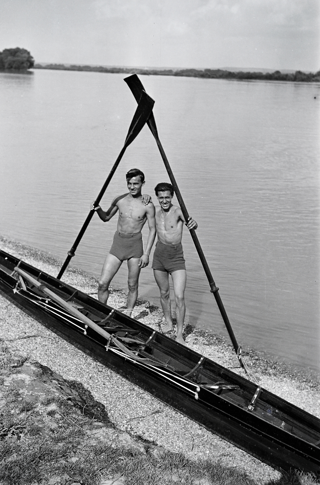 Hungary, Budapest III., Római part., 1931, Ladinek Viktor, Budapest, half-naked, paddle, Fortepan #273172