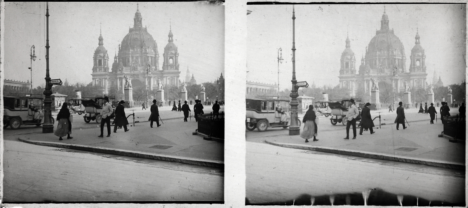 Germany, Berlin, Schlossbrücke, háttérben a Múzeum-szigeten a Berlini dóm., 1908, Ladinek Viktor, automobile, stereophoto, street name sign, Fortepan #273197