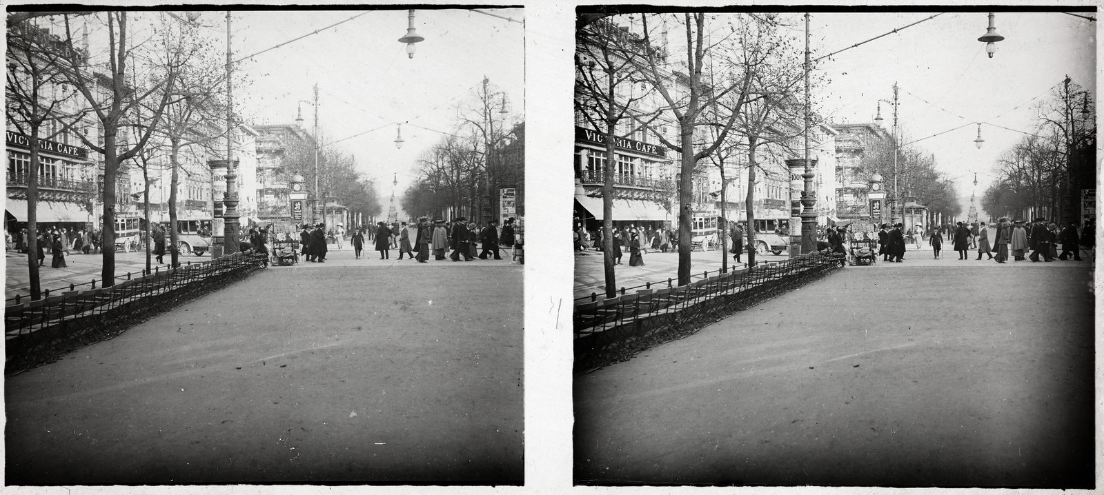 Németország, Berlin, Unter den Linden a Friedrichstraße kereszteződésénél., 1908, Ladinek Viktor, újságárus, automobil, sztereófotó, kávéház, utcakép, hirdetőoszlop, Fortepan #273203