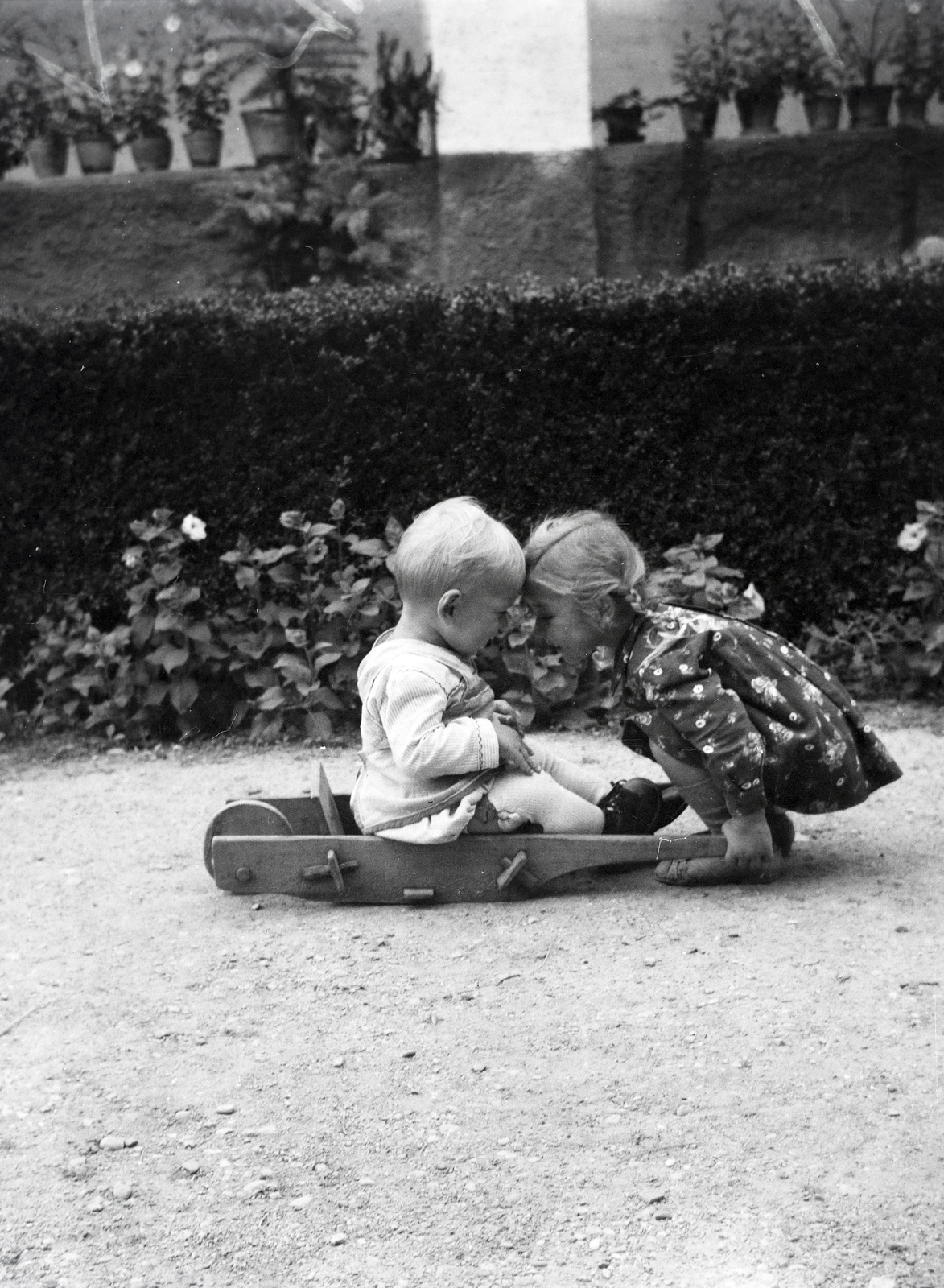 1934, Ladinek Viktor, kids, fondness, toy, wheelbarrow, Fortepan #273214