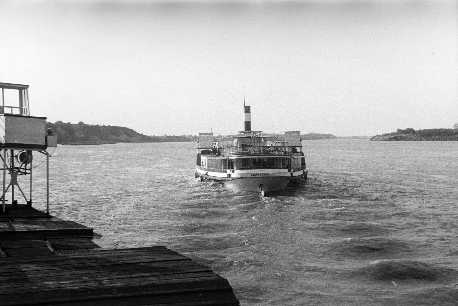 Hungary, Dunaföldvár, Leányfalu oldalkerekes gőzhajó a Dunán., 1950, Kern család, ship, river, portrait, Fortepan #273291