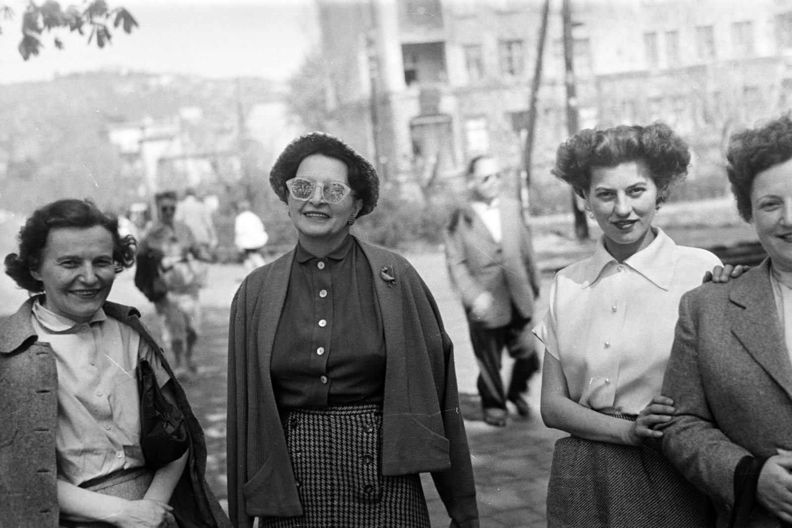 1951, Kern család, smile, women, skirt, blouse, Fortepan #273304