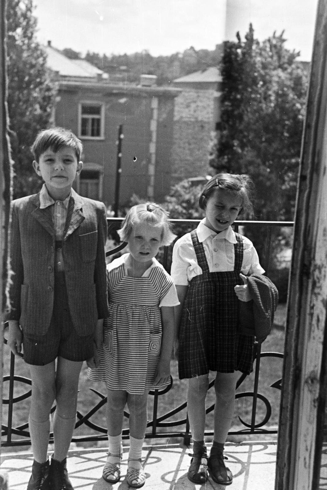 1953, Kern család, kids, balcony, railing, three people, Fortepan #273307