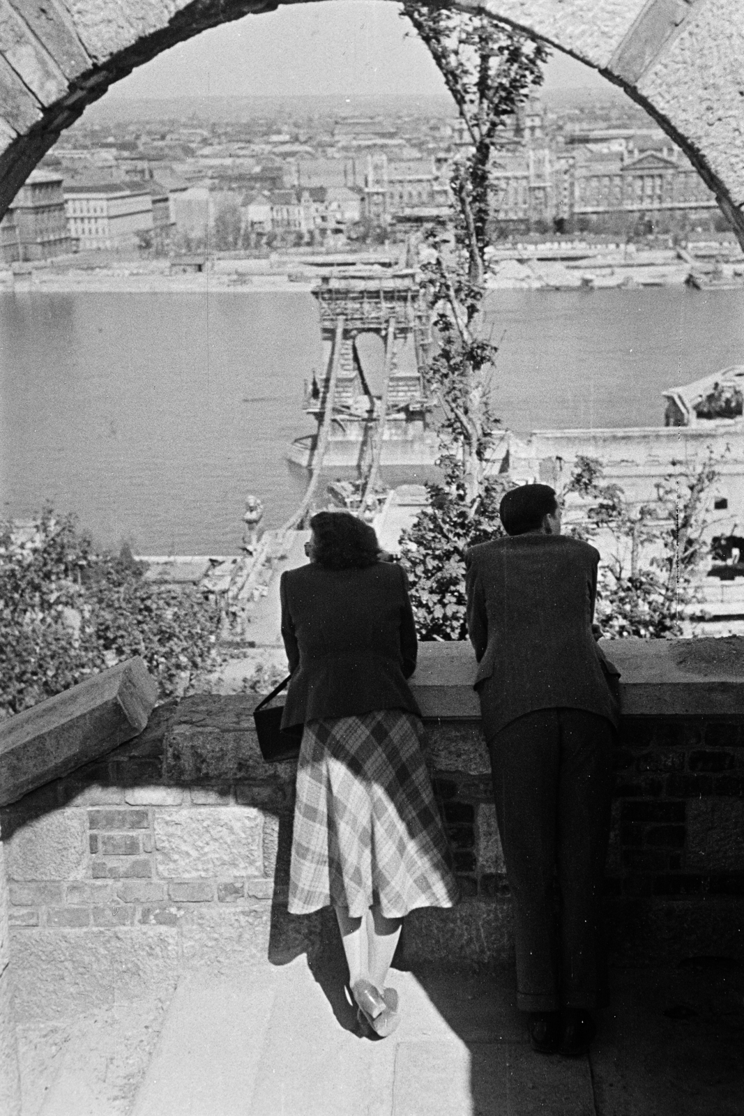 1946, Kern család, suit, gentleman, lady, picture, jacket, skirt, wrecked bridge, Fortepan #273350