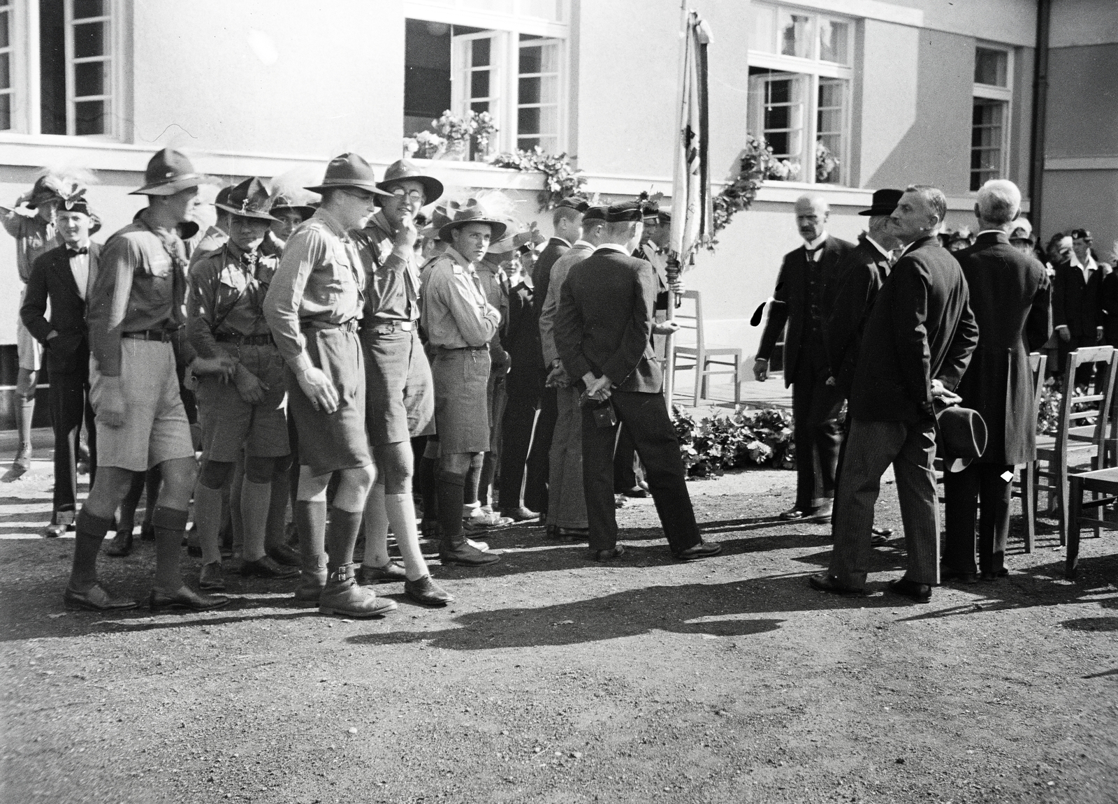 Hungary, Sopron, Hunyadi János utca 8-10., az Evangélikus Líceumi Diákotthon udvara, a felvétel az avatás / felszentelés alkalmával készült., 1934, Vargha Zsuzsa, scouting, Fortepan #273428