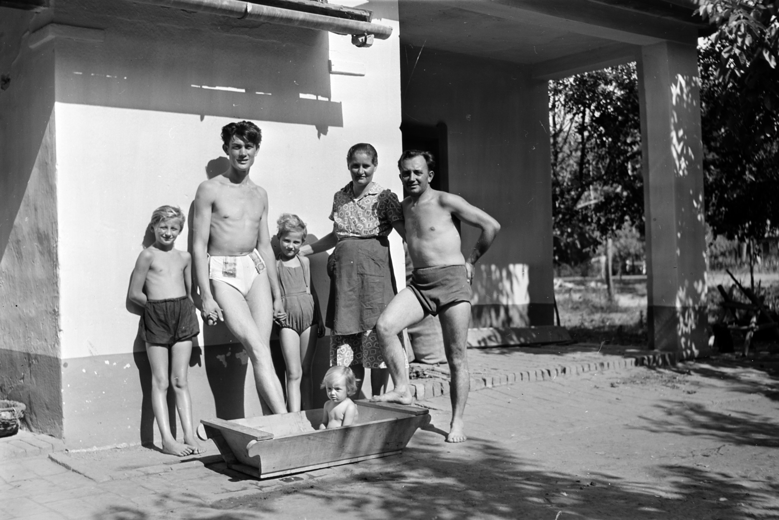 1955, Vajda Márton, Best of, smile, kids, tableau, girl, sunshine, tub, Fortepan #273571