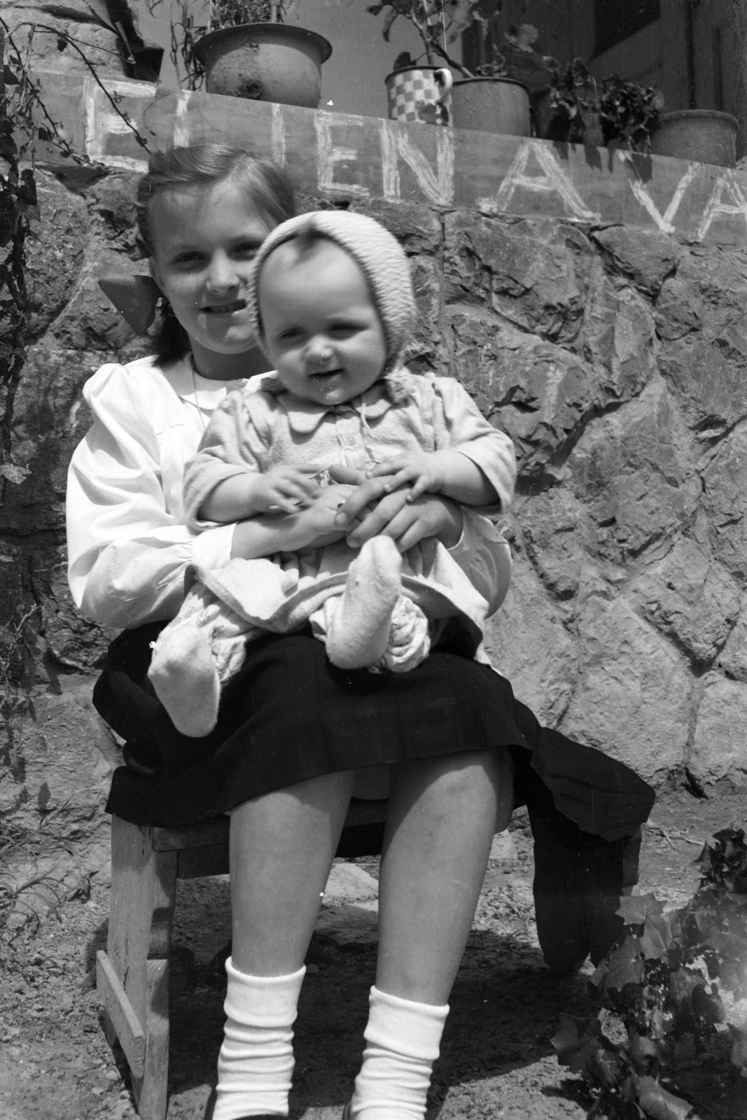 Hungary, 1957, Vajda Márton, kid, sitting on lap, Fortepan #273577