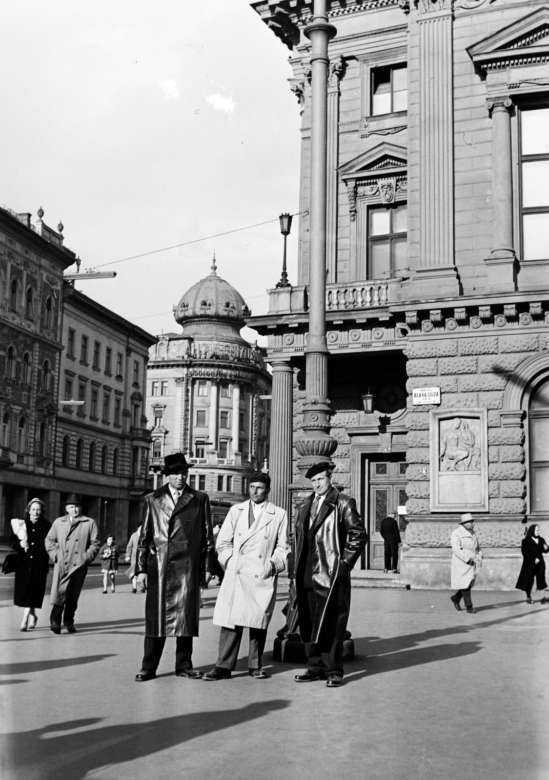 1958, Vajda Márton, national theater, architectural ornament, relief, leather jacket, street name sign, Fortepan #273587