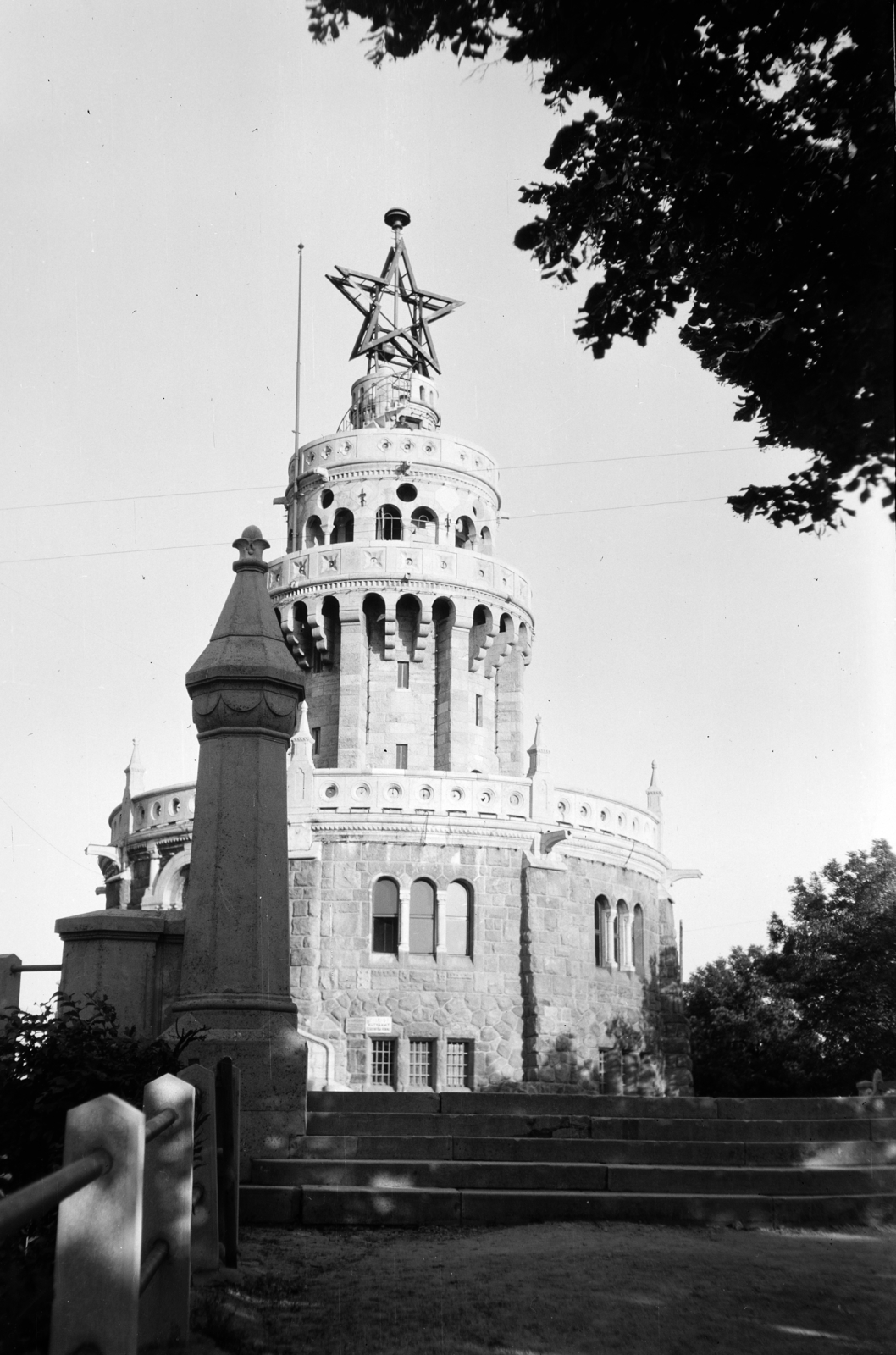 Hungary, Budapest XII., Jánoshegy, Erzsébet-kilátó., 1955, Vajda Márton, Budapest, monument, Red Star, Fortepan #273600