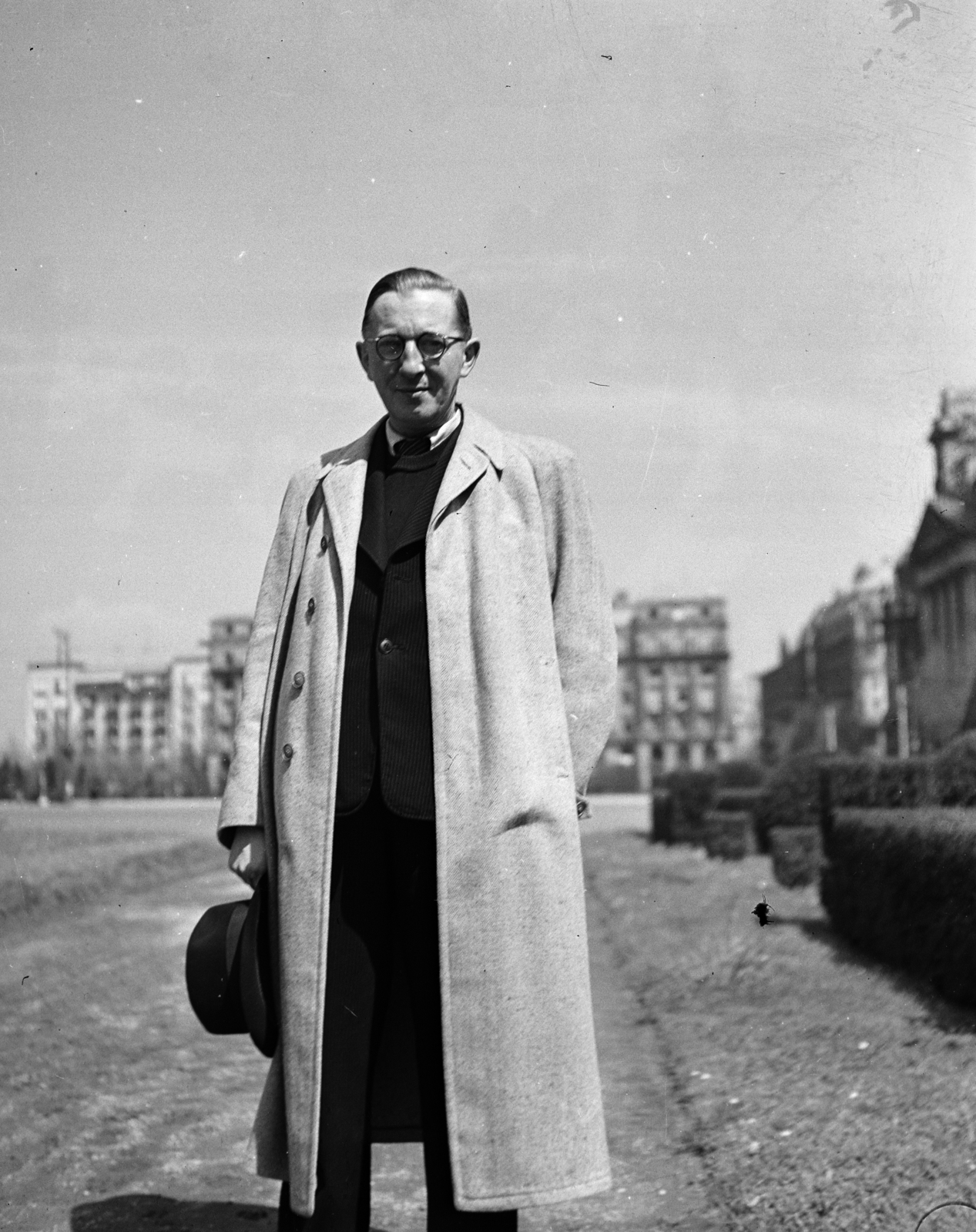 1940, Tamássy Andrea, hat in hand, Fortepan #273652