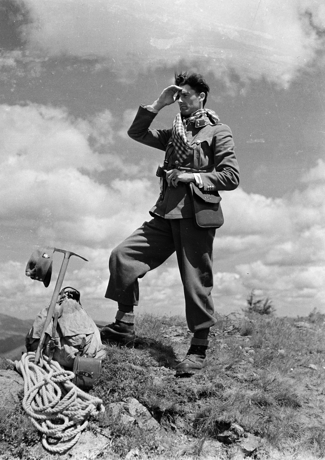 1940, Tamássy Andrea, Mountaineering, looking into the distance, Fortepan #273663