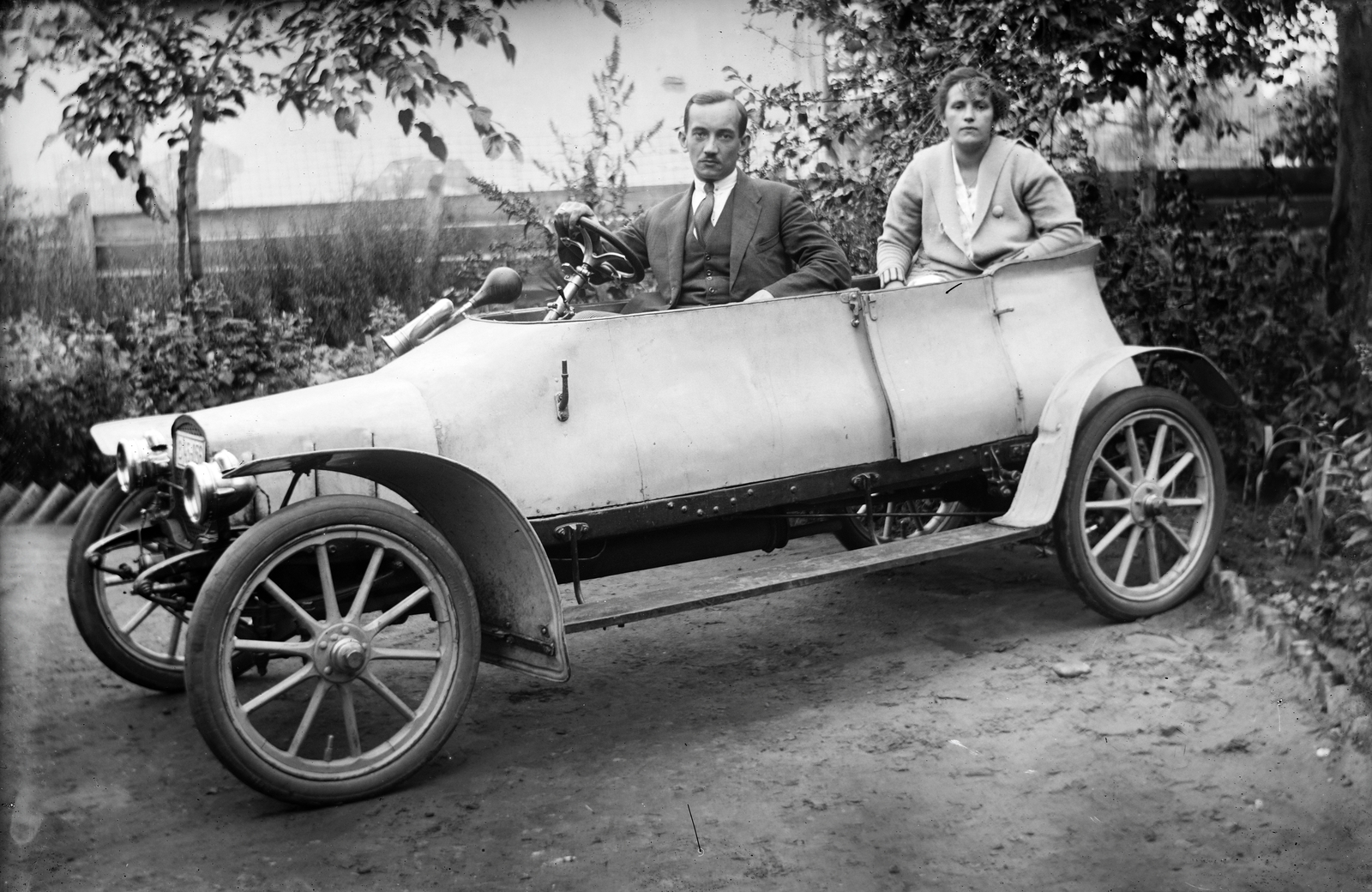 1923, Tamássy Andrea, Best of, hölgy, automobil, kerítés, úriember, kert, duda, Fortepan #273681