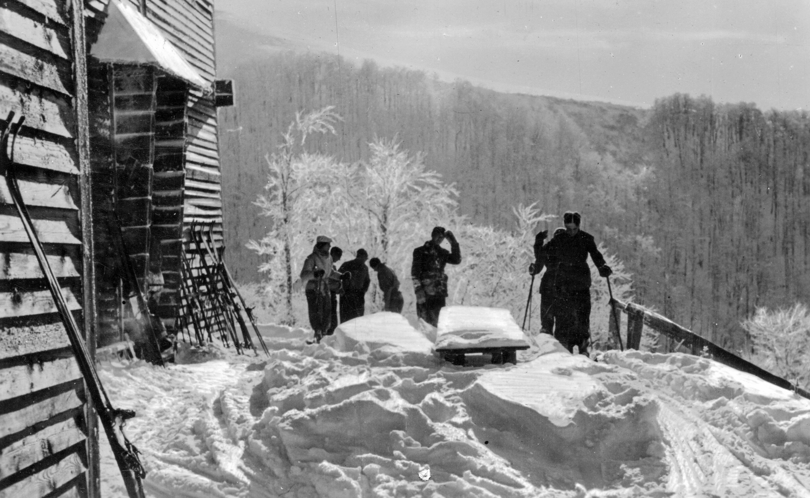 Ukraine, Kvasi, a Cserkész-szövetség menedékháza a Mencsely (Mencsul) hegyen., 1942, Mészöly Leonóra, Fortepan #27375