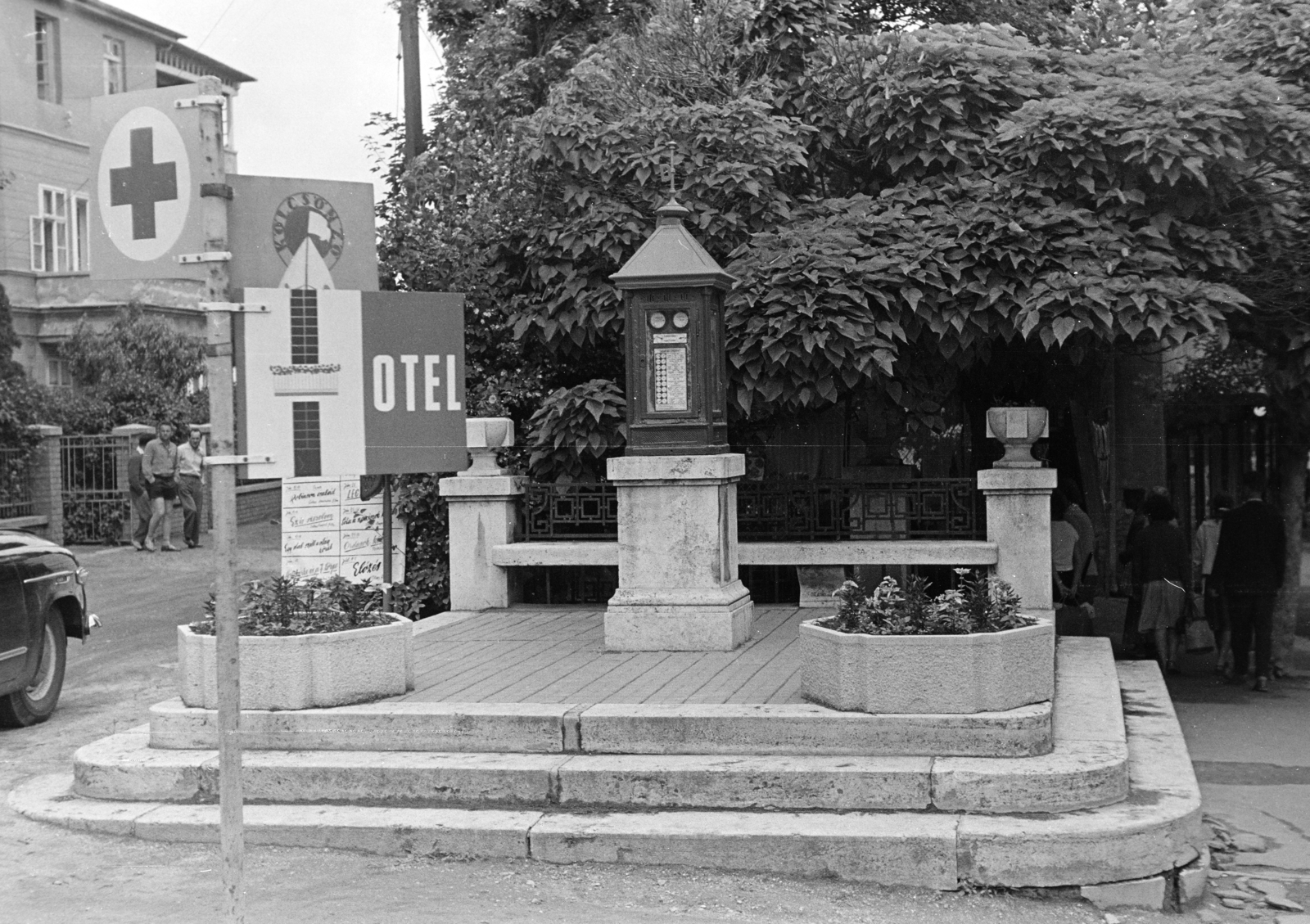 Hungary,Lake Balaton, Siófok, időjárásjelző házikó a Mártírok útja és a mai zeneiskola előtti tér sarkán., 1974, Szilvási hagyaték, Fortepan #273763