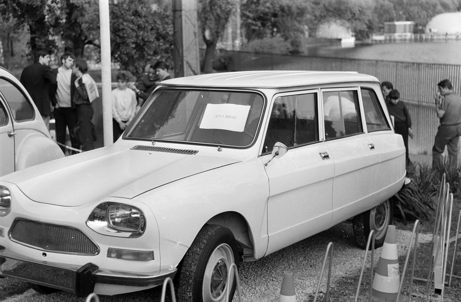 Hungary, Budapest XIV., a Citroen autógyár kiállítási területe a Városligeti-tó partján., 1969, Szilvási hagyaték, Citroën-brand, Budapest, Fortepan #273790