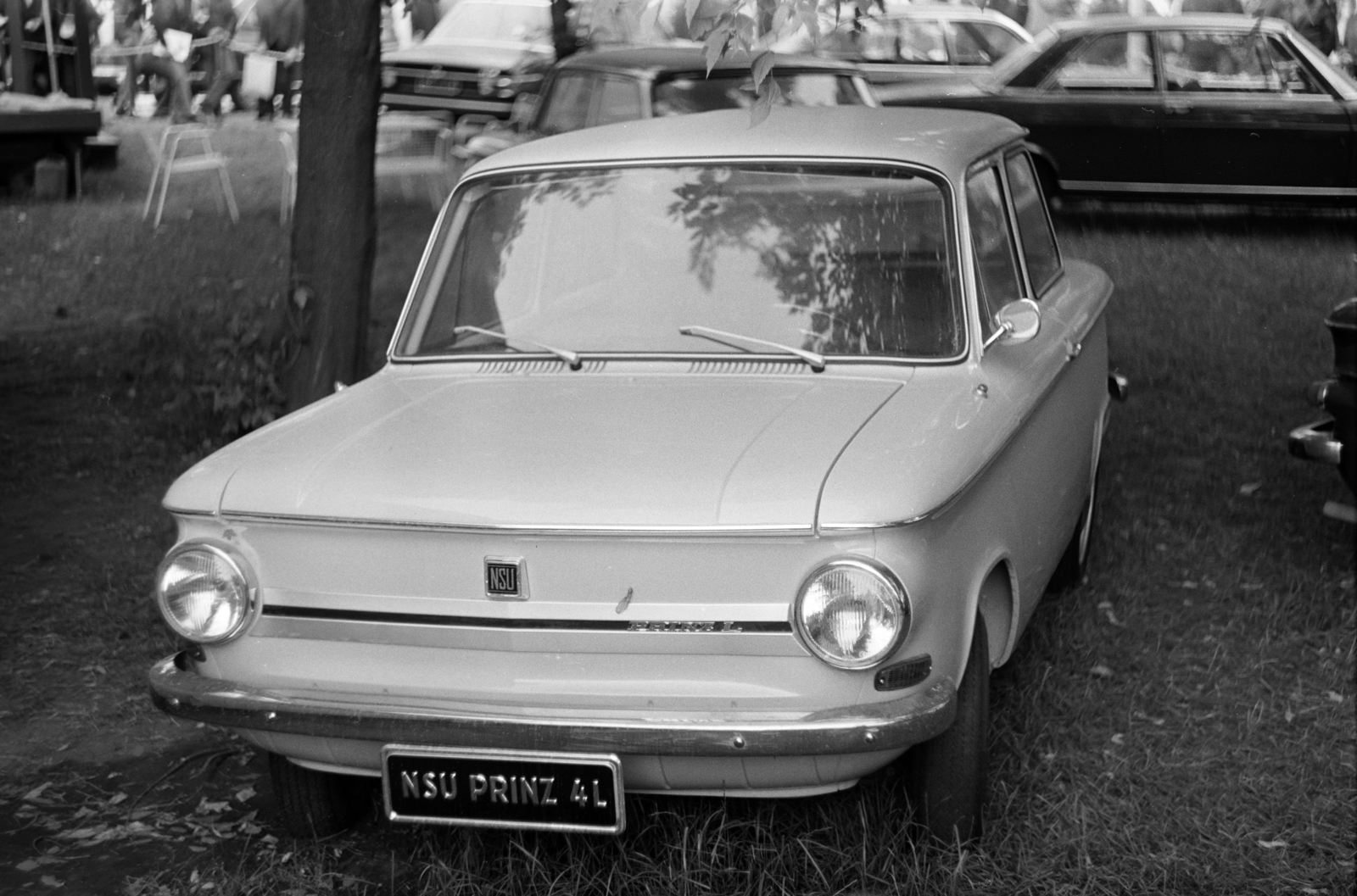 Magyarország, Városliget,Budapesti Nemzetközi Vásár, Budapest XIV., az NSU autógyár kiállítási területe., 1969, Szilvási hagyaték, Zaporozsec-márka, NSU Prinz, Budapest, Fortepan #273792