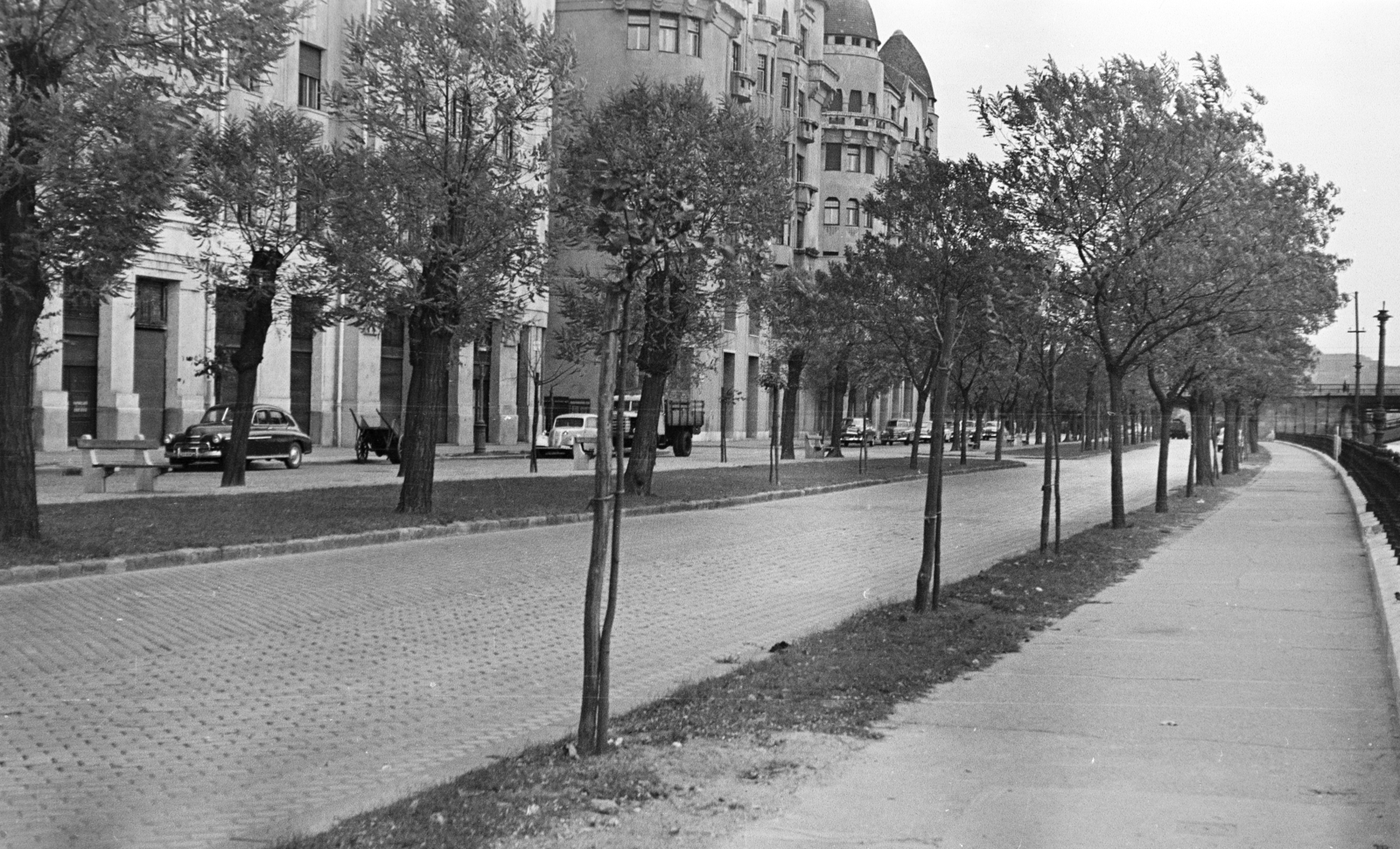 Hungary, Budapest XIII., Újpesti rakpart szemben a Palatinus-házak, középen a Katona József utca torkolata., 1962, Szilvási hagyaték, Budapest, street view, house, wood, Fortepan #273805