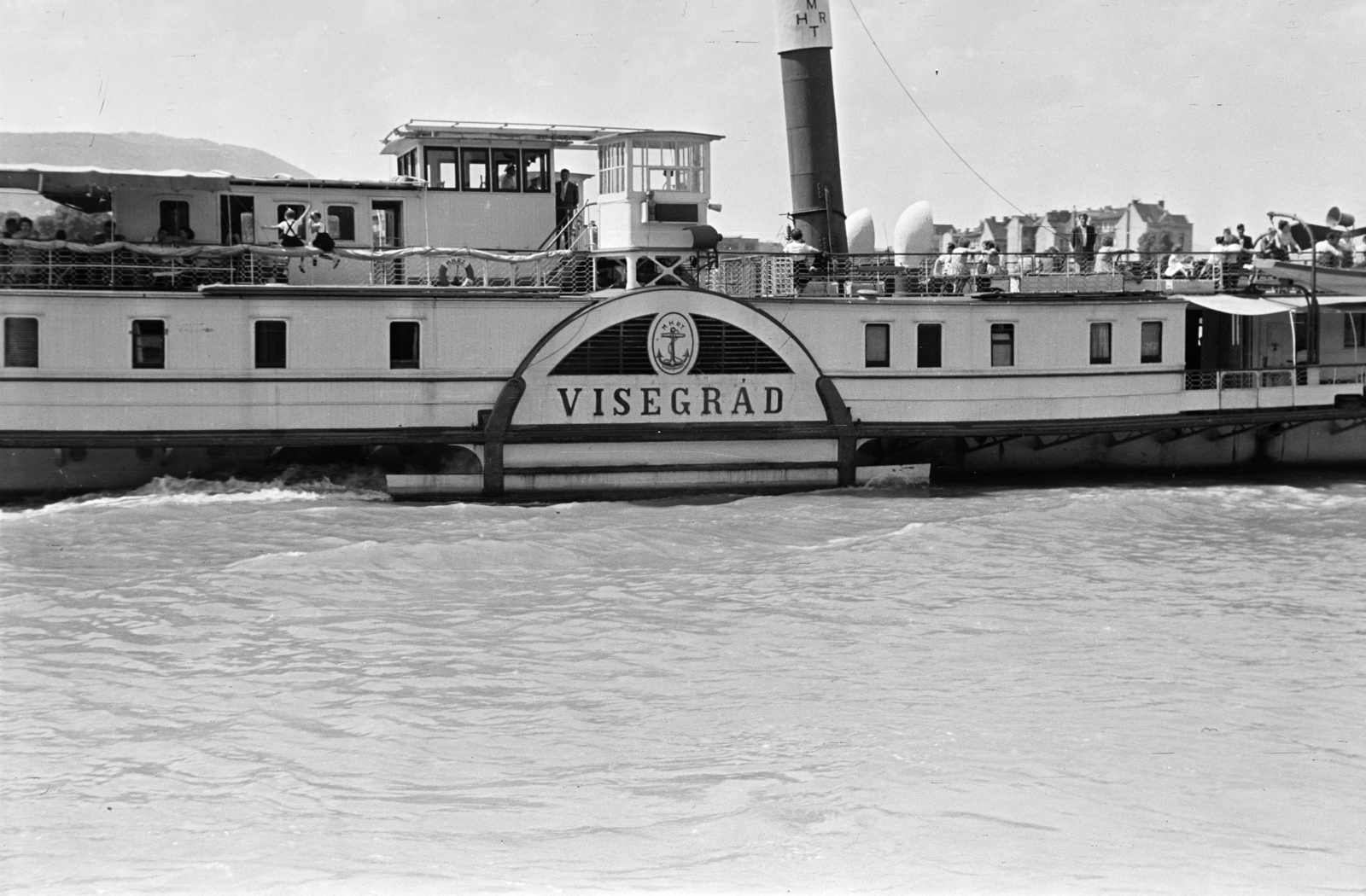 Hungary, Margit Islands, Budapest, a Visegrád oldalkerekes személyszállító gőzhajó halad az Árpád híd felé., 1957, Szilvási hagyaték, steamboat, Fortepan #273823