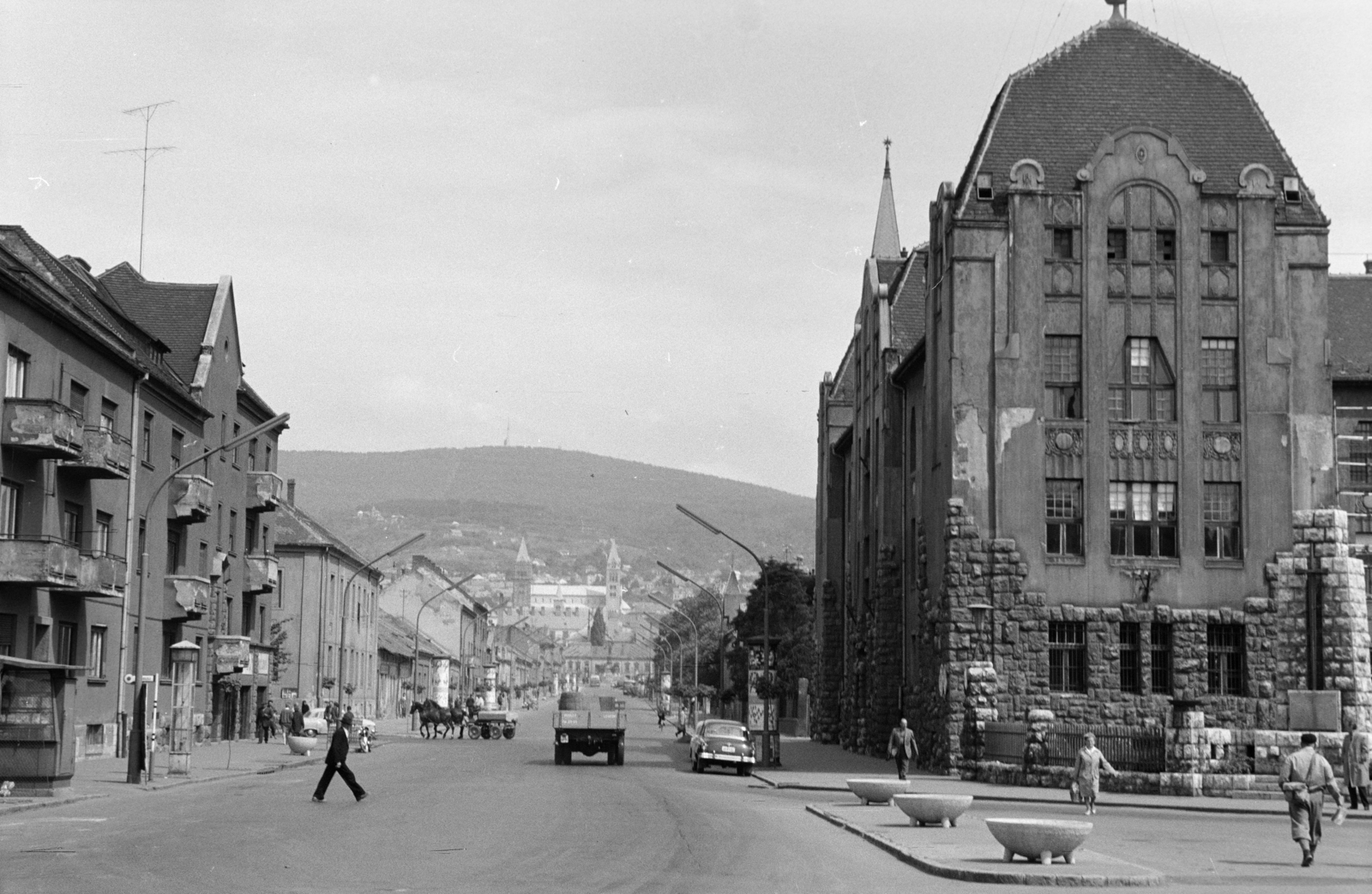 Hungary, Pécs, Szabadság utca az Indóház tér felől nézve, háttérben a Székesegyház látszik., 1967, Szilvási hagyaték, Fortepan #273829