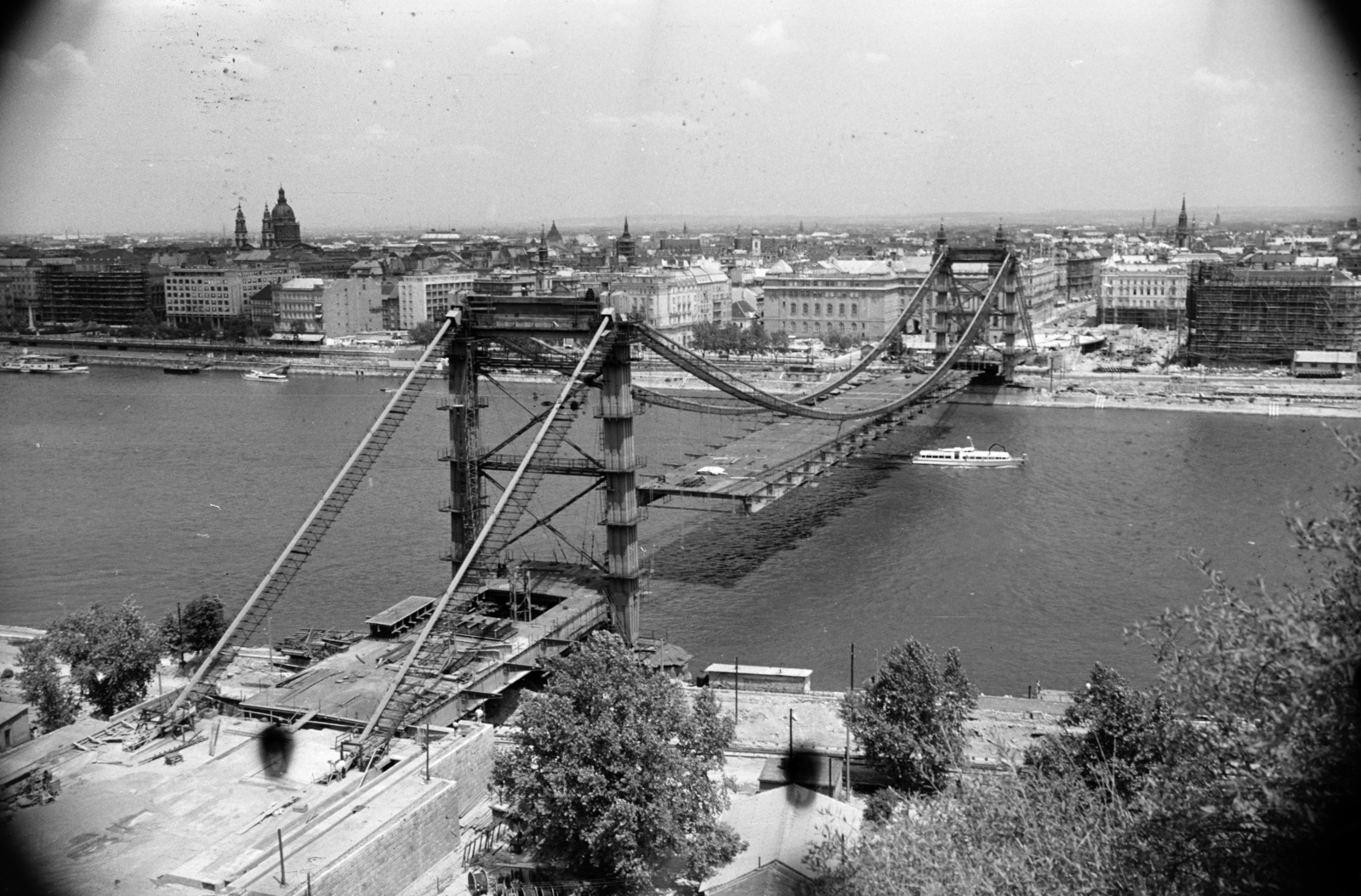 Hungary, Budapest I.,Budapest V., az Erzsébet híd építése a budai hídfőtől a pesti hídfő felé nézve., 1963, Szilvási hagyaték, construction, bridge building, Budapest, Fortepan #273838
