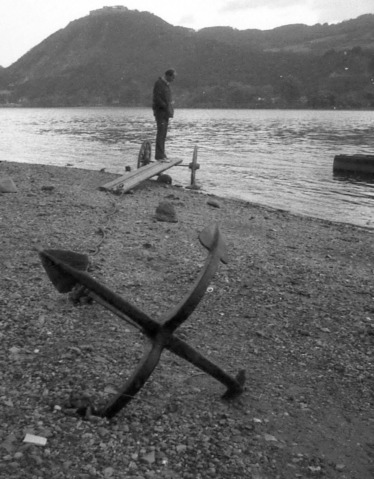 Hungary, Nagymaros, Duna-part, szemben Visegrád., 1975, Mészöly Leonóra, shore, anchor, Fortepan #27384