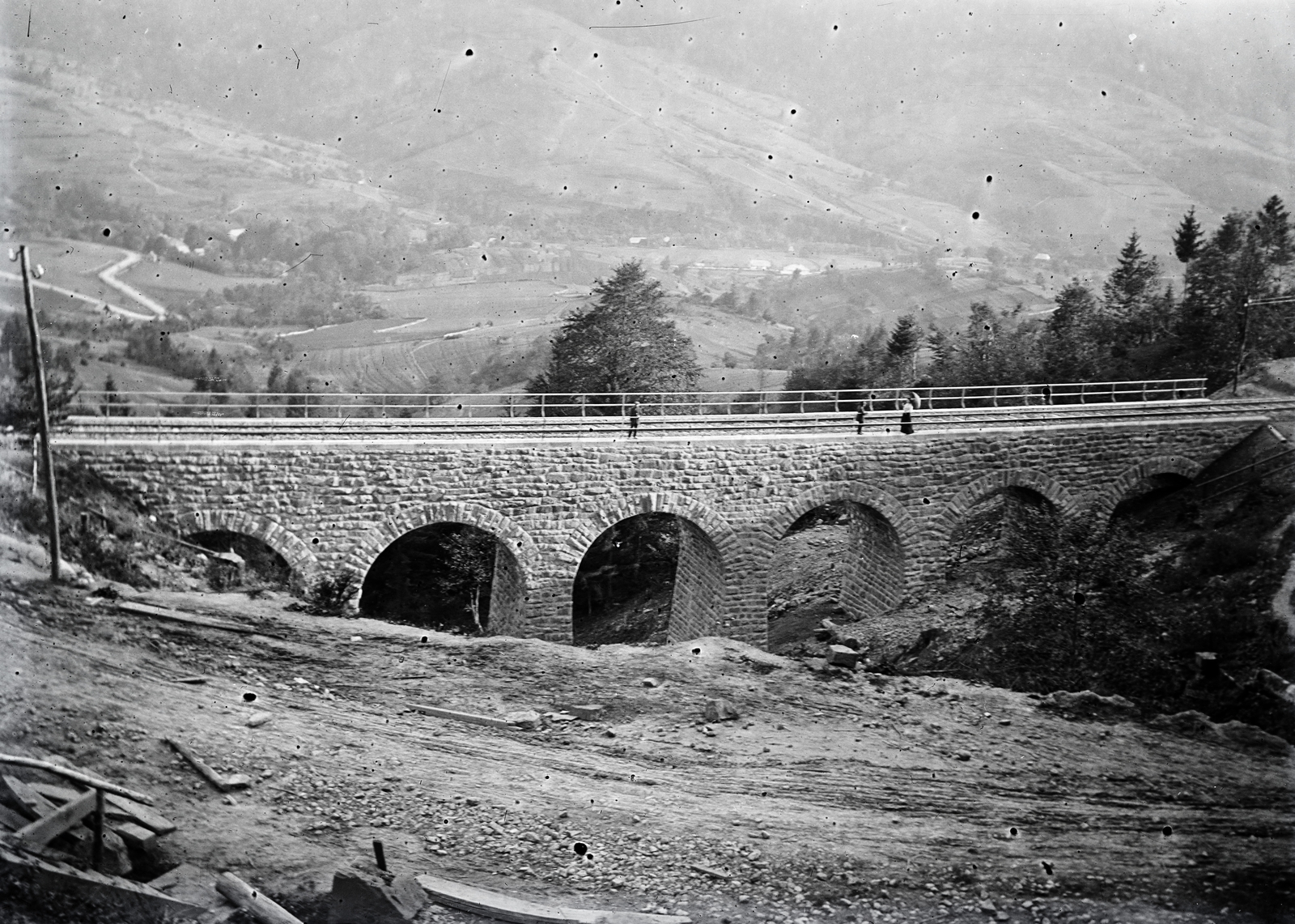 Ukraine,Zakarpattia Oblast, Uzhok, az épülő vasúti pálya., 1904, Bachler család, bridge, Fortepan #273919