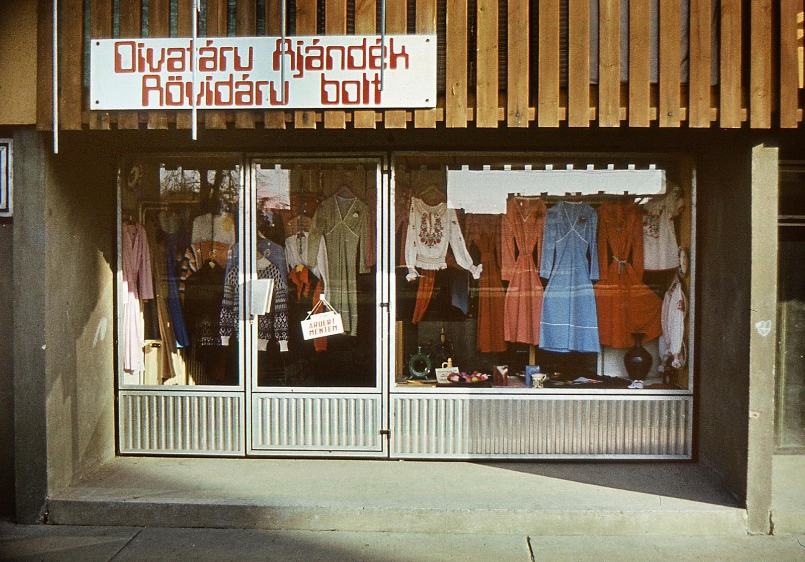 1982, Erky-Nagy Tibor, store display, Show window, haberdashery, Fashion store, colorful, Fortepan #274000