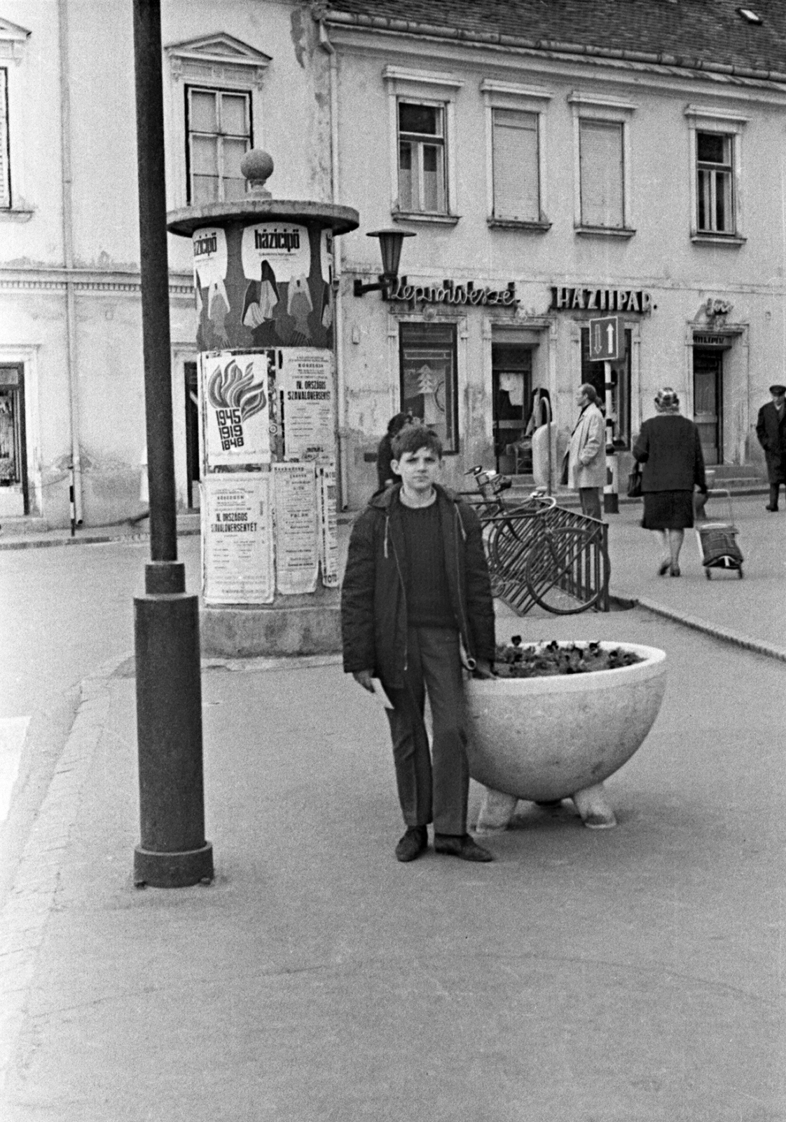 1969, Erky-Nagy Tibor, ad pillar, flower bed, teenager, flower box, bicycle holder, Fortepan #274019