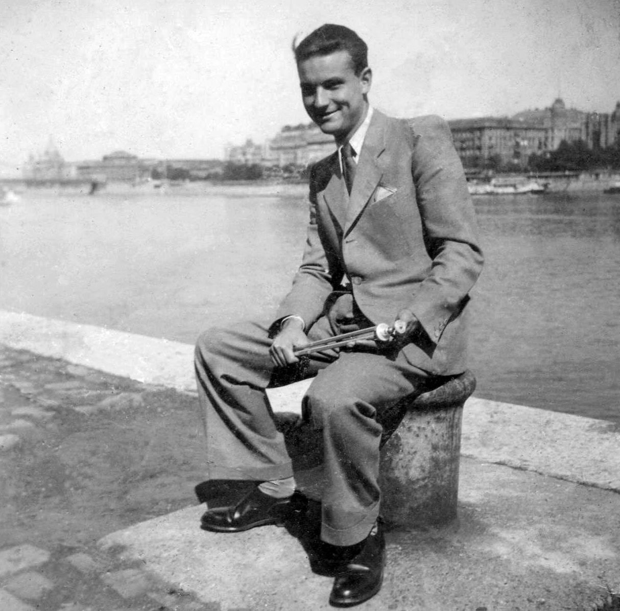 Hungary, Budapest I., budai alsó rakpart, háttérben a Vigadó tér., 1939, Mészöly Leonóra, tripod, Budapest, mooring bollard, Fortepan #27432