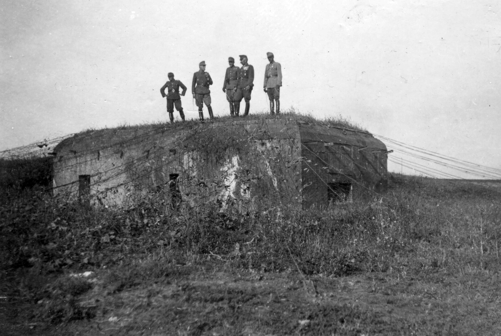 Ukrajna,Kárpátalja, elfoglalt kiserőd, jobbról a második Pisky Zoltán ezredes., 1941, Mészöly Leonóra, erőd, katona, bunker, Fortepan #27467