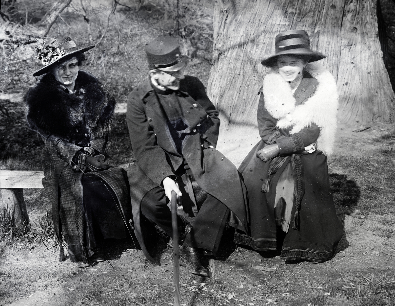 1914, Sibinger János, three people, soldier, hat, fur, Fortepan #274692