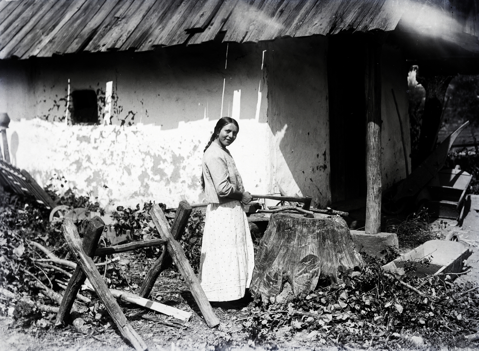 1918, Sibinger János, lady, farmhouse, saw-buck, axe, Fortepan #274859