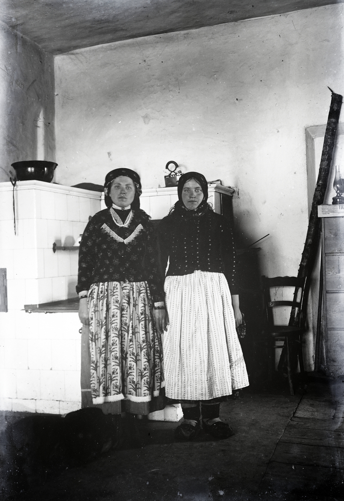 1914, Sibinger János, folk costume, interior, peasant, attire, headscarf, kitchen, coif, fireplace, skirt, Fortepan #274868