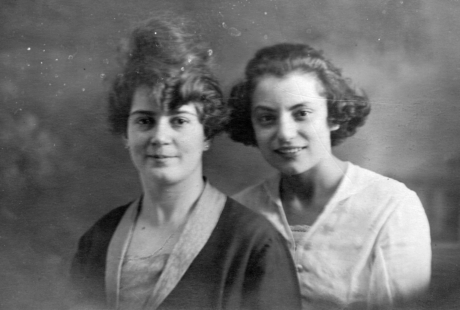 1915, Mészöly Leonóra, portrait, smile, women, studio, hairdo, Fortepan #27487