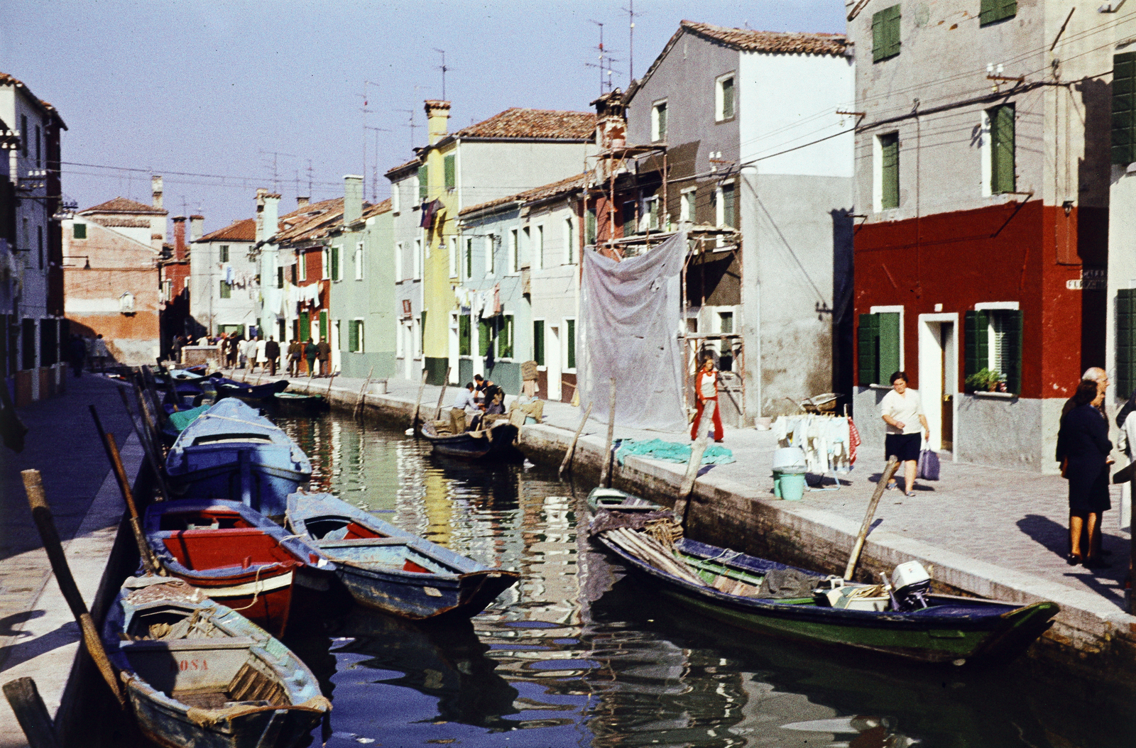 Italy, Venice, Burano sziget, Rio San Mauro., 1985, Kristek Pál, colorful, boat, canal, Fortepan #274974