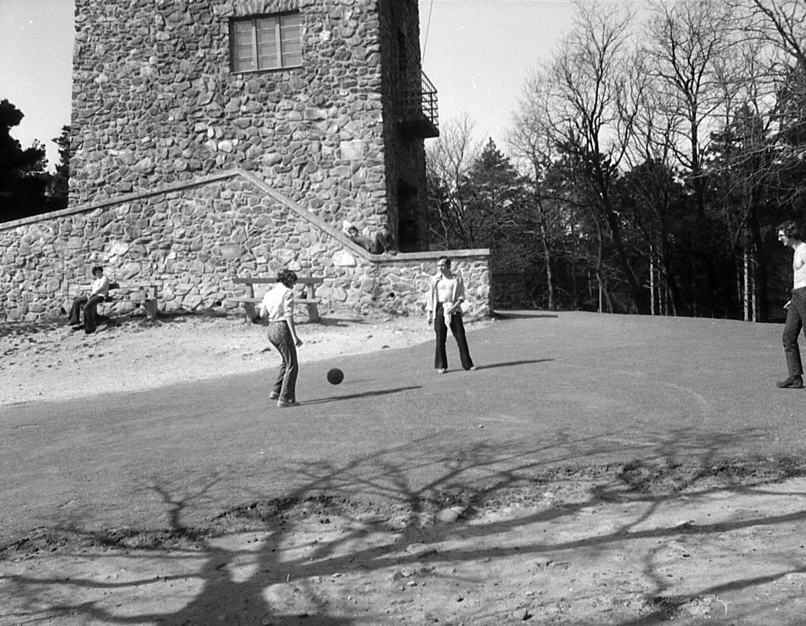 Hungary, Sopron, Károly-kilátó., 1974, Mészöly Leonóra, tower, lookout, half-naked, Oszkár Winkler-design, Fortepan #27499