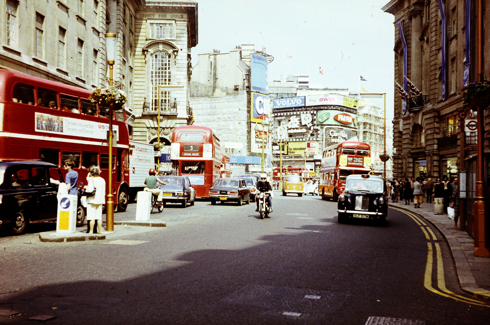 Egyesült Királyság, London, Regent Street a Piccadilly Circus felé., 1977, Kristek Pál, Fortepan #274997