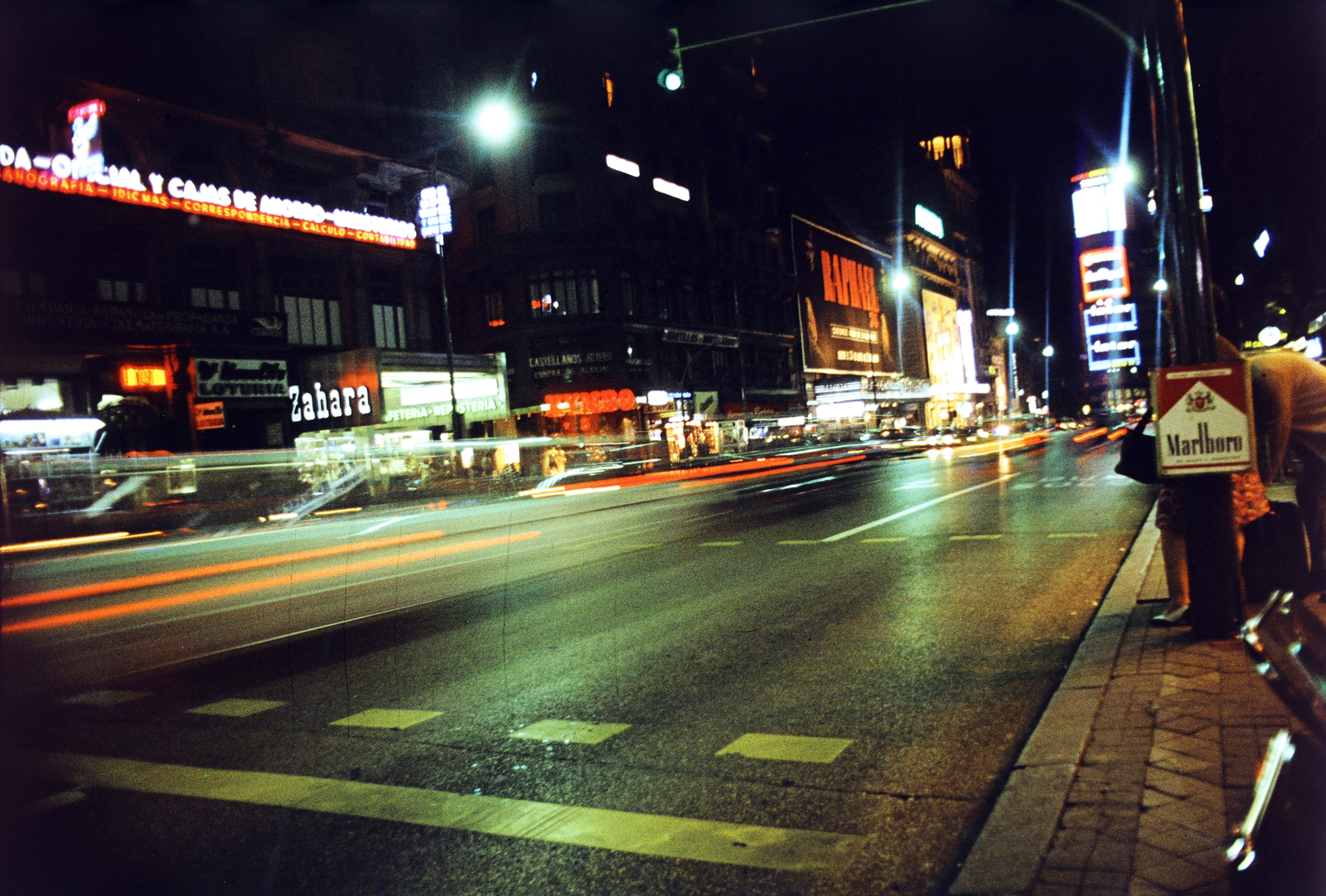 Spain, Madrid, Gran Vía, szemben balra a calle de Mesonero Romanos torkolata., 1974, Kristek Pál, neon sign, Marlboro-brand, Fortepan #274999