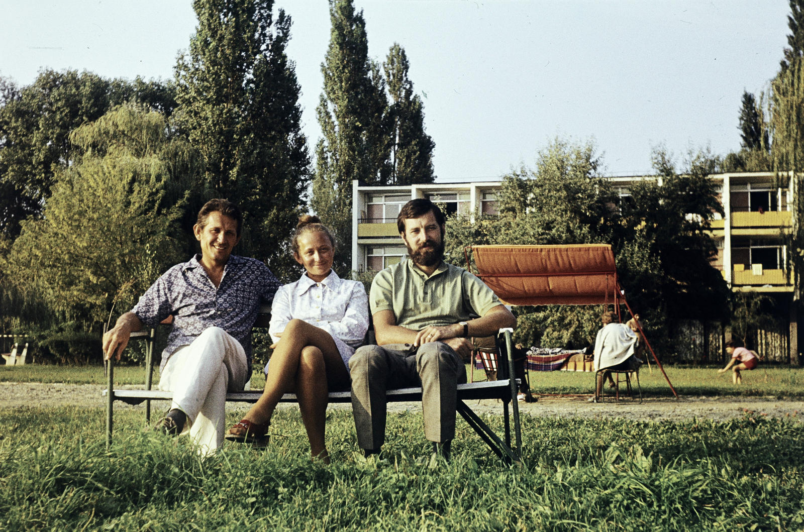 1972, Páldi Vince, relaxation, colorful, three people, bench, Fortepan #275231
