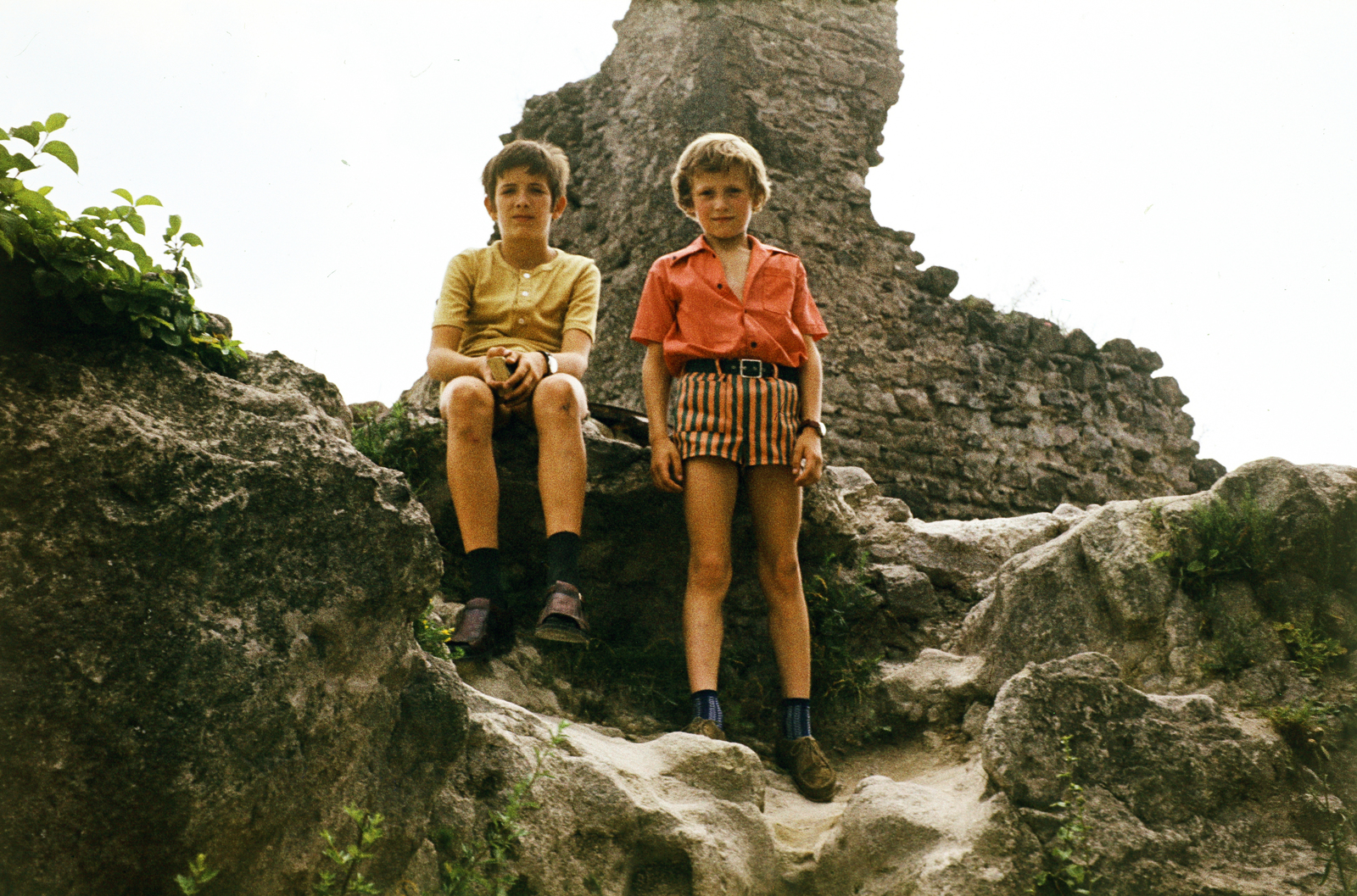 1972, Páldi Vince, castle, castle, castle ruins, shorts, striped dress, excursion, Fortepan #275235