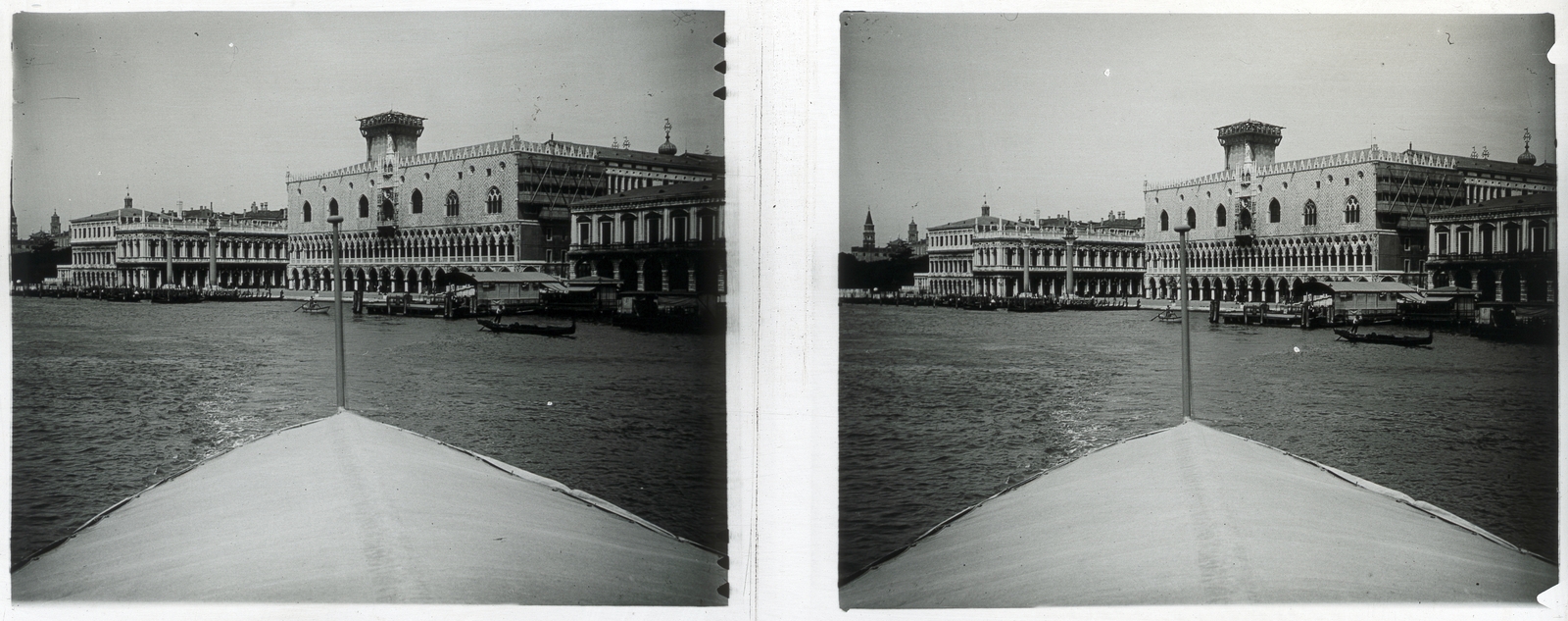 Olaszország, Velence, Dózse-palota, balról a Biblioteca Marciana., 1909, Schoch Frigyes, építkezés, palota, gondola, könyvtár, sztereófotó, harangtorony, Fortepan #27556