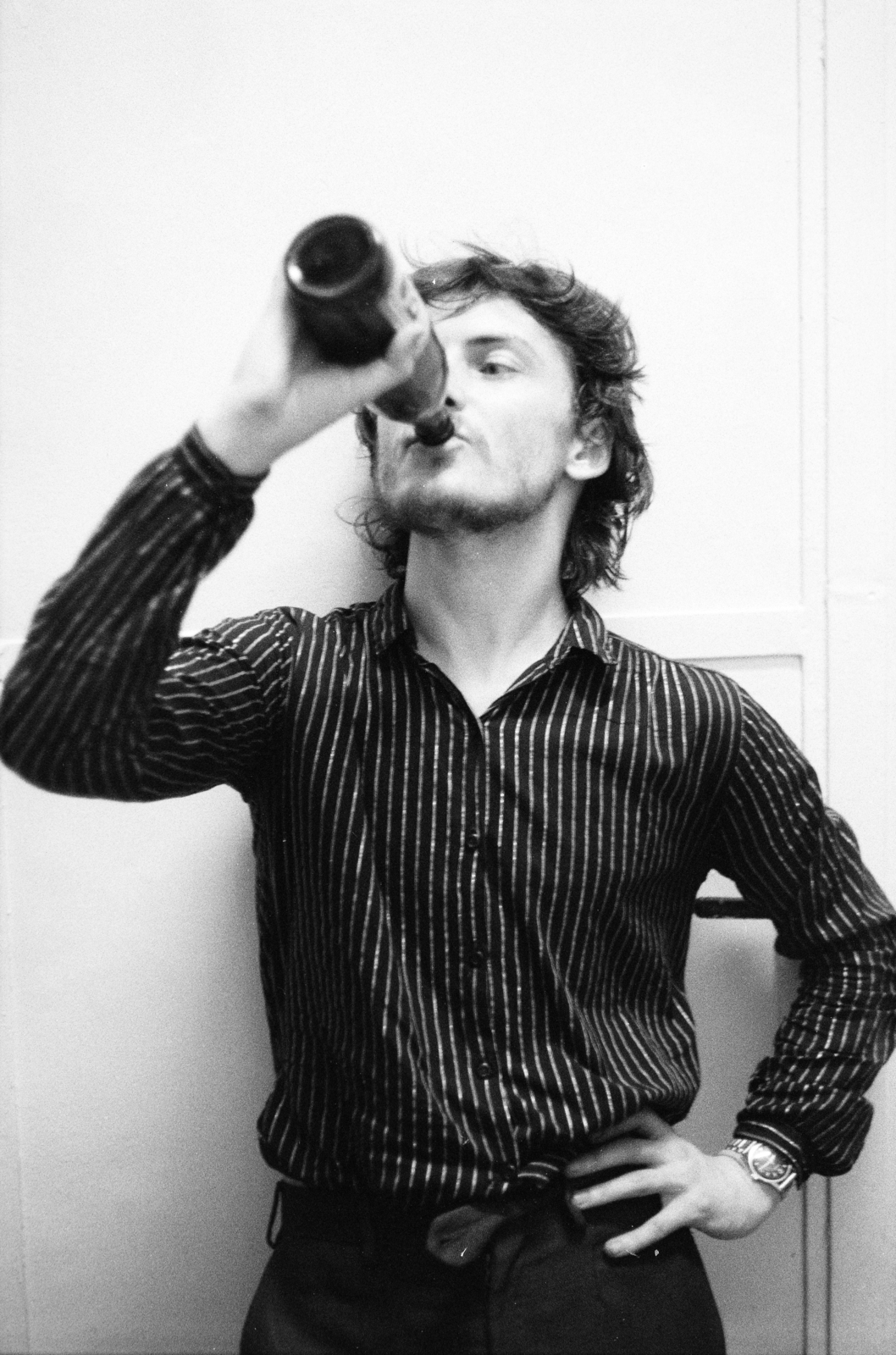 Magyarország, 1983, Hidas Gyula, csíkos ruha, sör, Fortepan #275607