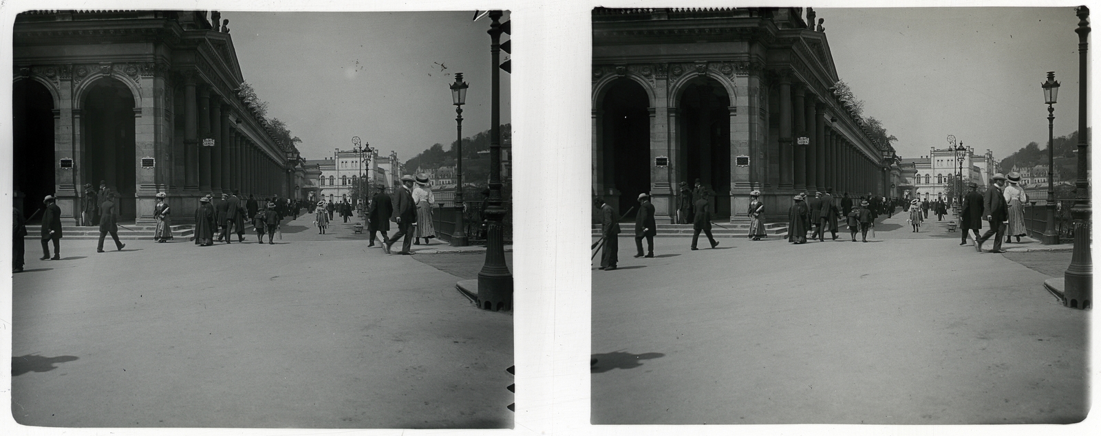 Czech Republik, Karlovy Vary, Malomkút kolonnád (Mühlbrunnkolonnade), háttérben a szanatórium (Kurhaus)., 1907, Schoch Frigyes, Renaissance Revival, historicism, lamp post, stereophoto, pediment, colonnade, health resort, Josef Zítek-design, Ludwig Renner-design, Gustav Hain-design, Eduard Labitzky-design, Fortepan #27577