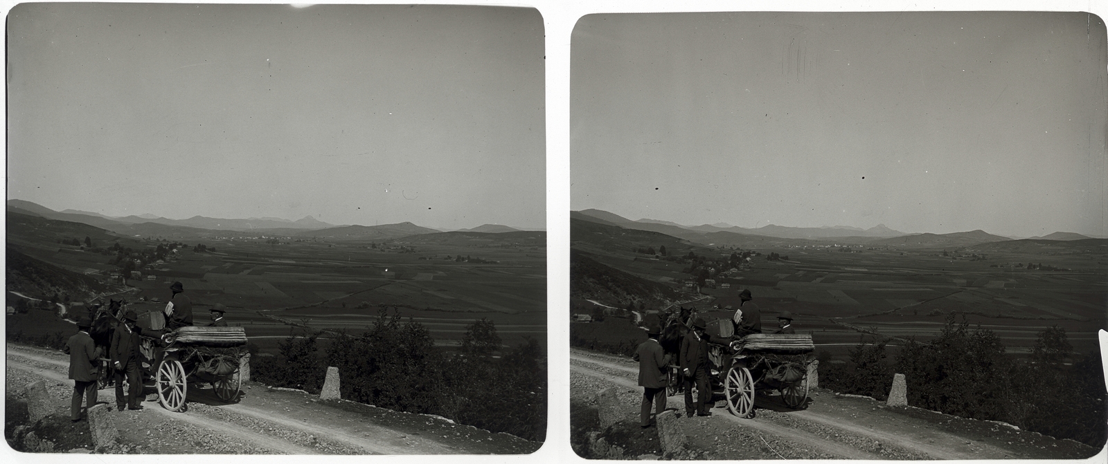 Horvátország, a Plaski-medence látképe a mai 42-es főútról, Jezero falu közelében., 1908, Schoch Frigyes, hintó, csoportkép, fogat, tájkép, utazás, sztereófotó, Fortepan #27585