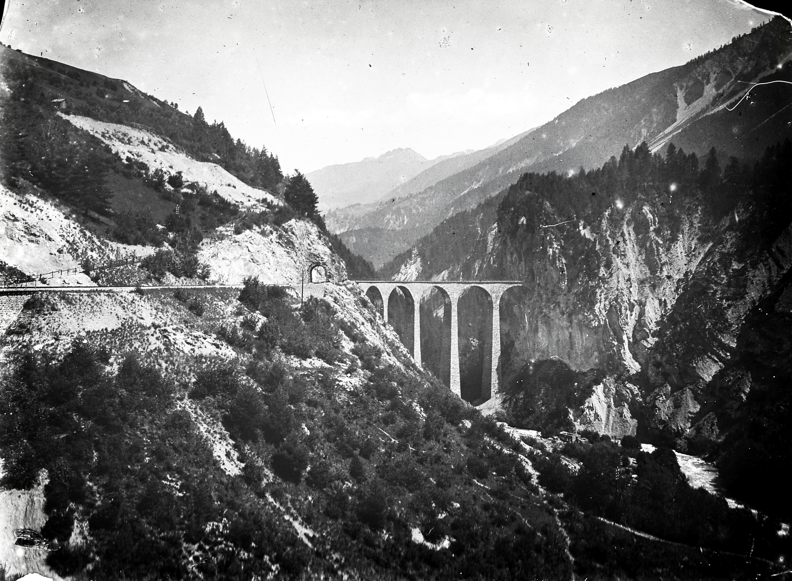 Switzerland, Filisur, Landwasserviadukt a Rhätische Bahn vasútvonalán a Landwasser folyó fölött., 1909, Bojér Tibor, picture, mountain, Fortepan #276043