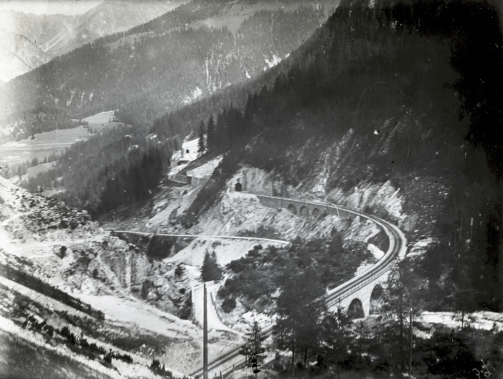 Switzerland, Bergün/Bravuogn, vasúti vidukt a Rhätische Bahn vasútvonalán az Abula folyó felett., 1909, Bojér Tibor, picture, snow, rails, valley, Fortepan #276049